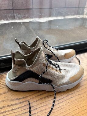 Nike Air Huarache Beige and Black Knit Trainer Sneakers